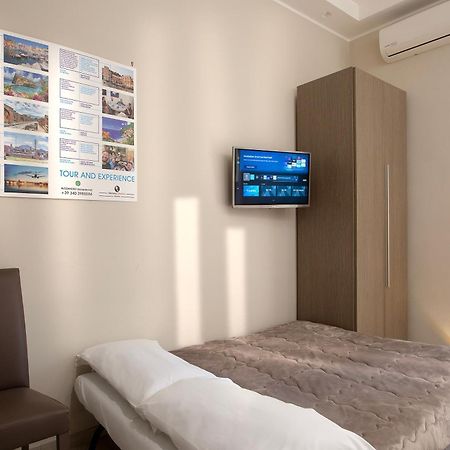 Residenza Suarez Bed & Breakfast เนเปิลส์ ภายนอก รูปภาพ