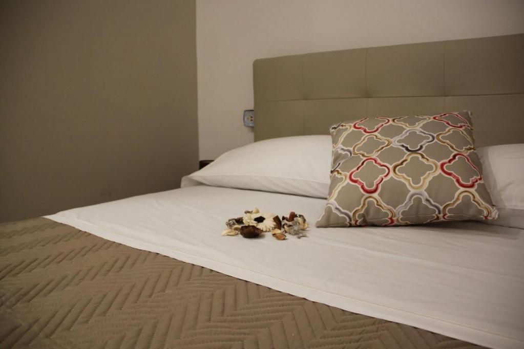 Residenza Suarez Bed & Breakfast เนเปิลส์ ภายนอก รูปภาพ