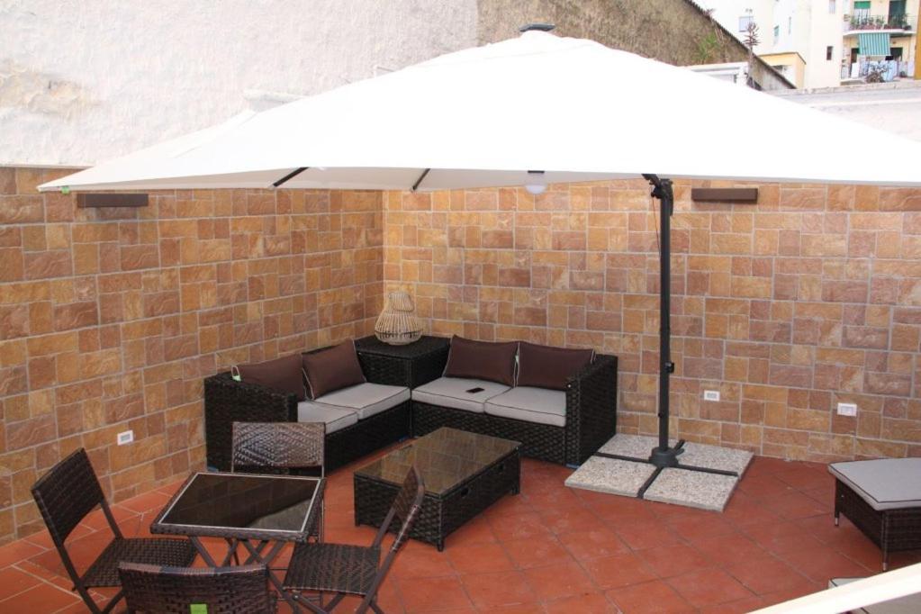 Residenza Suarez Bed & Breakfast เนเปิลส์ ภายนอก รูปภาพ