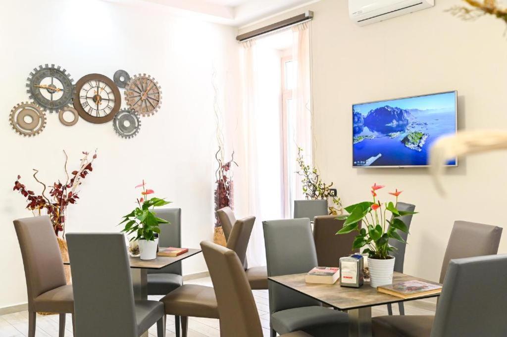 Residenza Suarez Bed & Breakfast เนเปิลส์ ภายนอก รูปภาพ