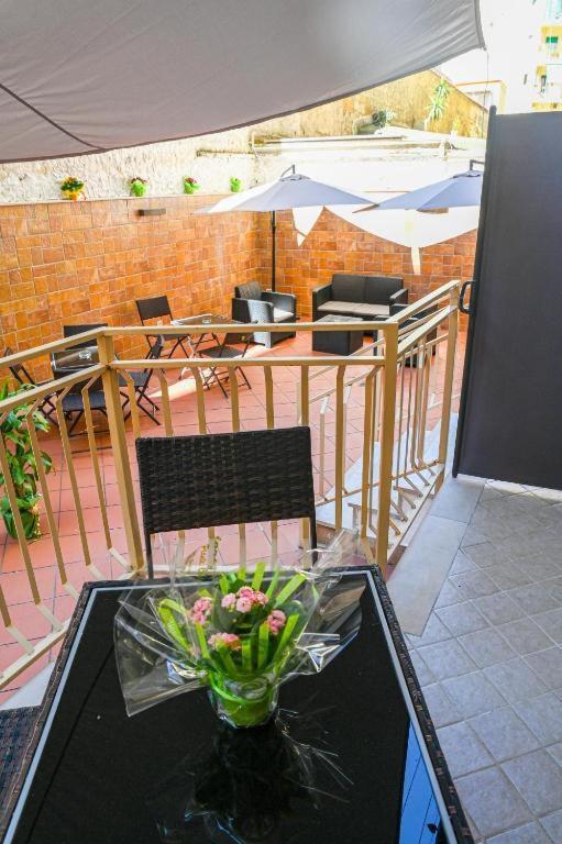 Residenza Suarez Bed & Breakfast เนเปิลส์ ภายนอก รูปภาพ