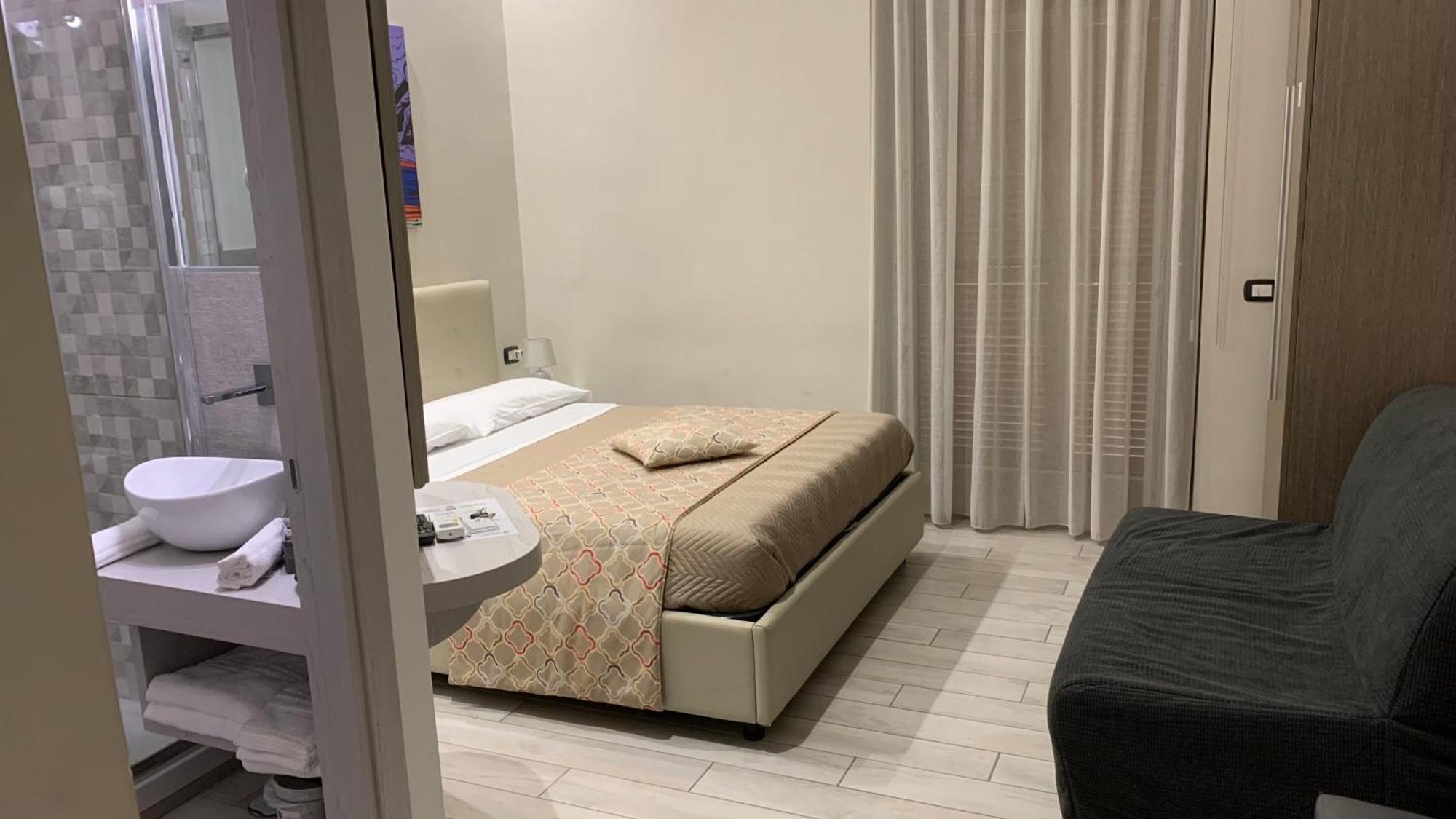 Residenza Suarez Bed & Breakfast เนเปิลส์ ภายนอก รูปภาพ