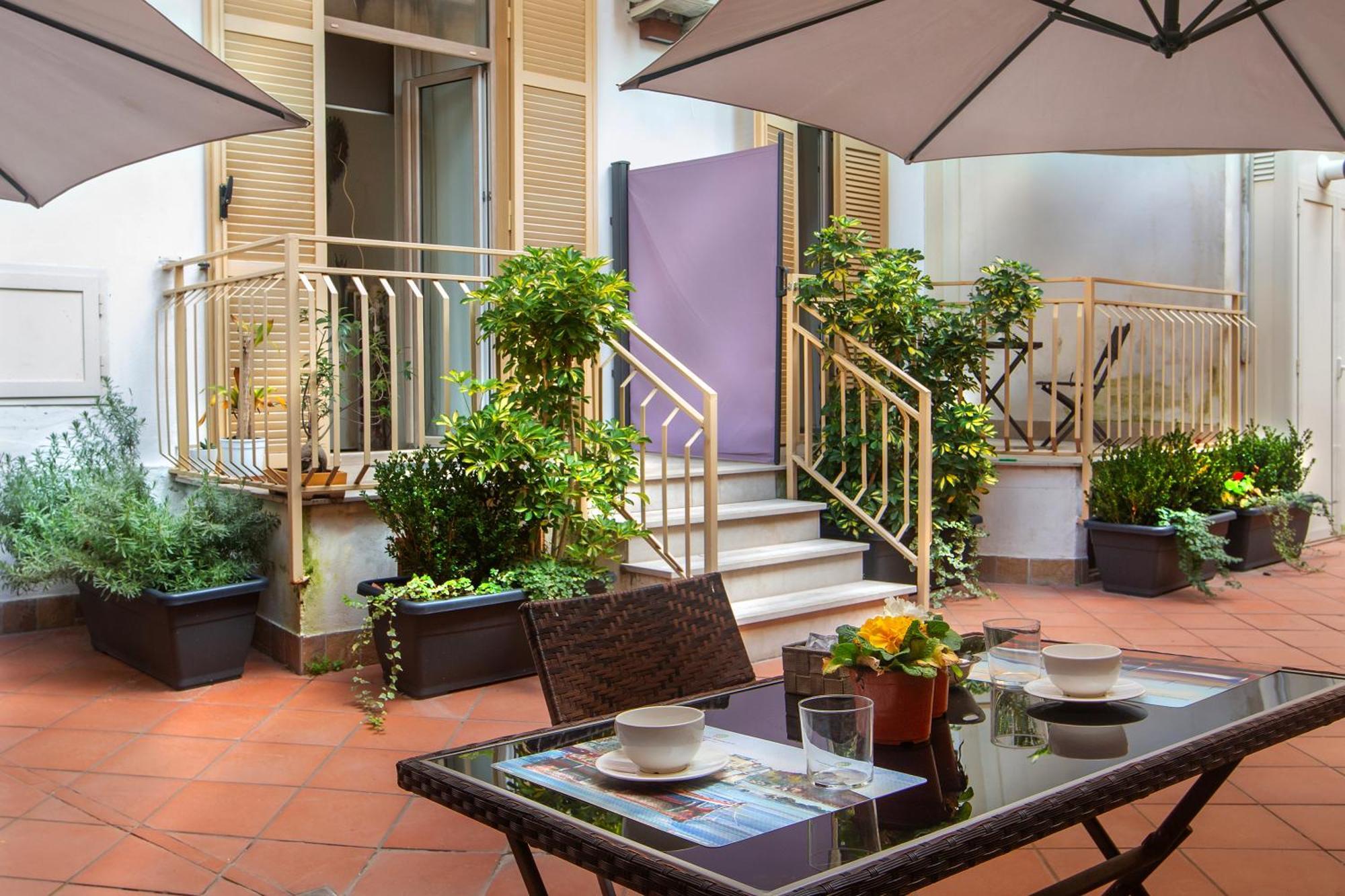 Residenza Suarez Bed & Breakfast เนเปิลส์ ภายนอก รูปภาพ